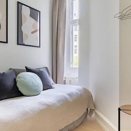 Sanders Shield - 3 Bedroom With Balcony Apartment *