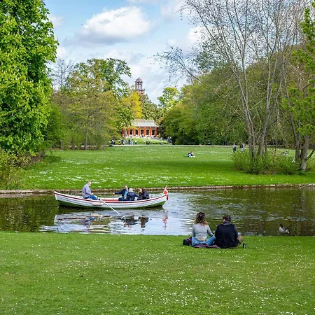 Sanders Shield - 3 Bdr With Balcony, In 아파트