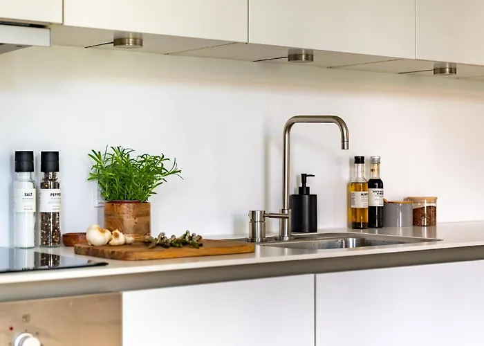 Shield 1 - 3 Bdr With Balcony In * København