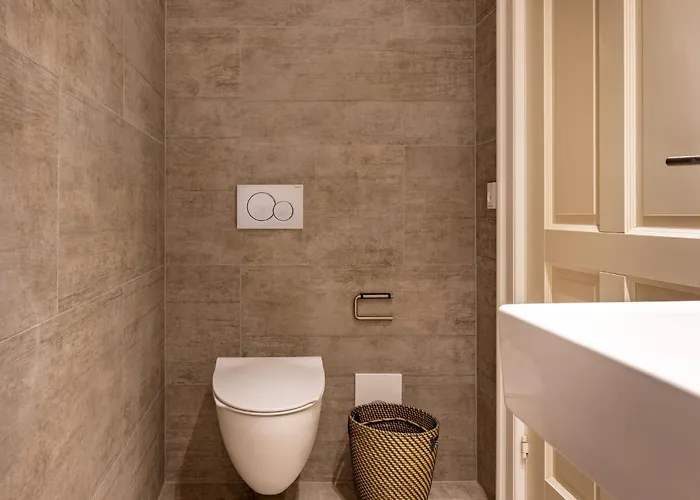 Shield 1 - 3 Bdr With Balcony In Lejlighed *