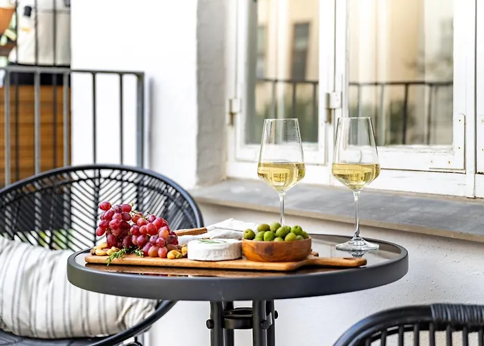 Shield 1 - 3 Bdr With Balcony In Lejlighed