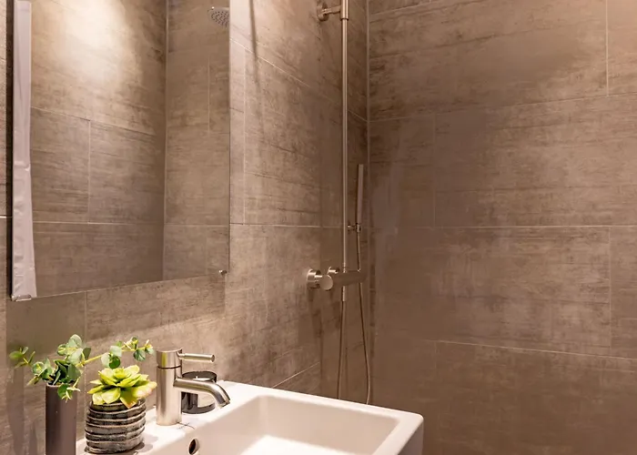 Shield 1 - 3 Bdr With Balcony In Διαμέρισμα *